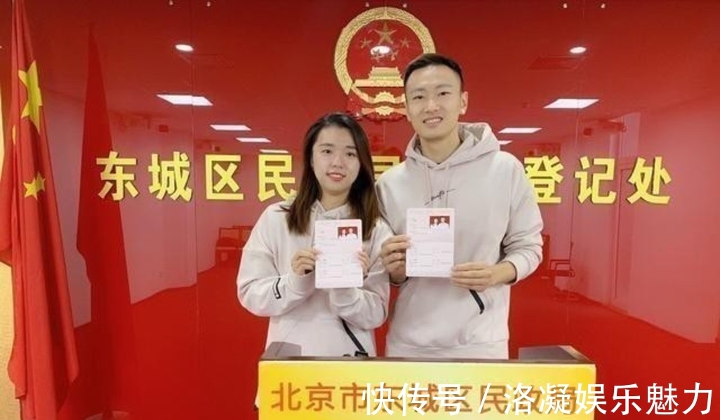 国羽|百天快乐,国羽冠军赵芸蕾抱娃出镜,100天恢复身材肤白貌美!