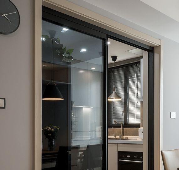 餐厅|老公非在餐厅打一排柜子,空间一下多出好几平,邻居立马学走了!