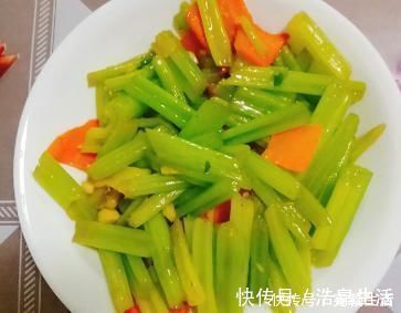 豆干儿|炒芹菜时，不要直接下锅炒！再加这一步，芹菜香脆可口，吃不够
