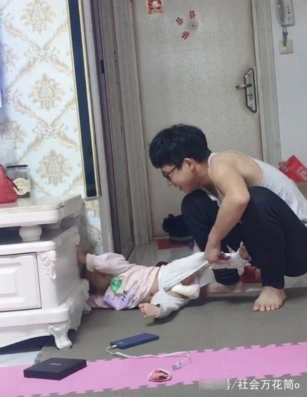 电视柜|“掏娃奶爸”火了,宝宝被掏出来的那一刻,网友:这是养着玩呢?