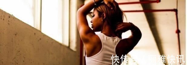 腹直肌|跑步解决不了腹肌,2个核心训练有傲人的马甲线条