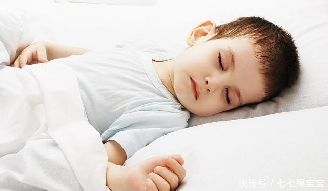 时间点|孩子经常这样睡，日后发育或会落后于同龄人，现在改正还不晚
