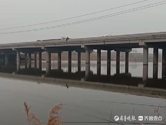 李邦龙|视频｜巨野：女子跳河轻生，寒冬中警民联手将人救出