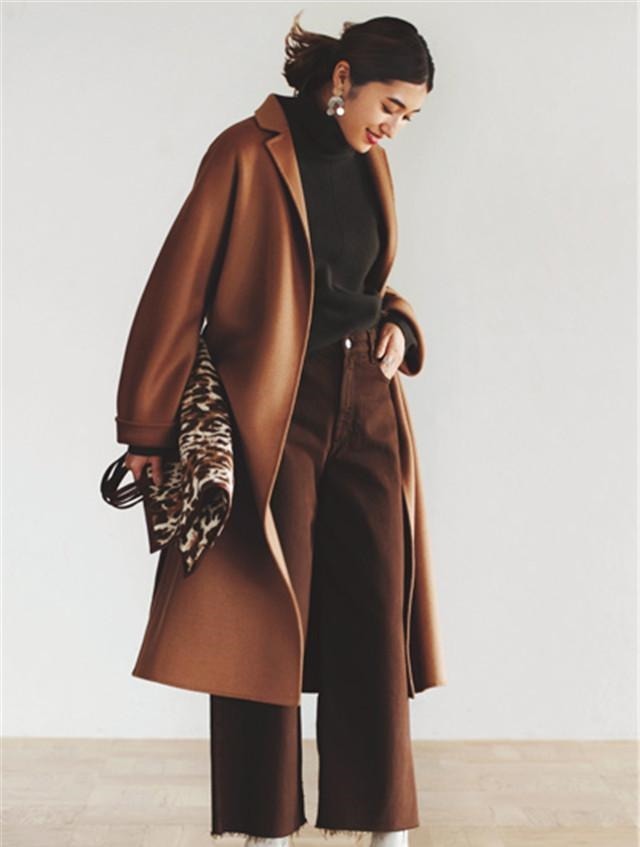 大衣 秋冬第一件大衣,有棕色、米色、藏青色,还有漂亮的烟熏色!