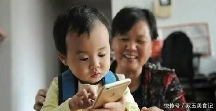 姥姥|大宝给乡下奶奶带，老二给城里姥姥带，3年后俩兄弟的差距比较大