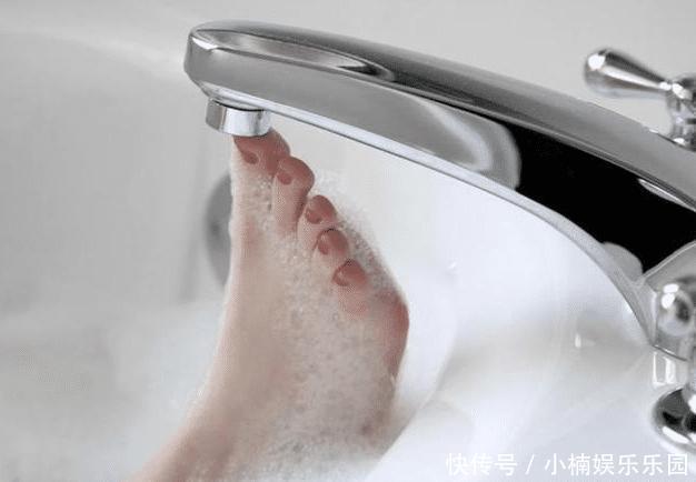 洗澡到底时用沐浴露还是香皂好?不少人都用错了,难怪皮肤那么差