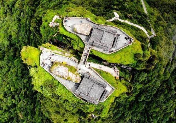 释迦牟尼佛|中国最危险的寺庙悬空近2500米一桥连接两山顶，建造过程至今成谜