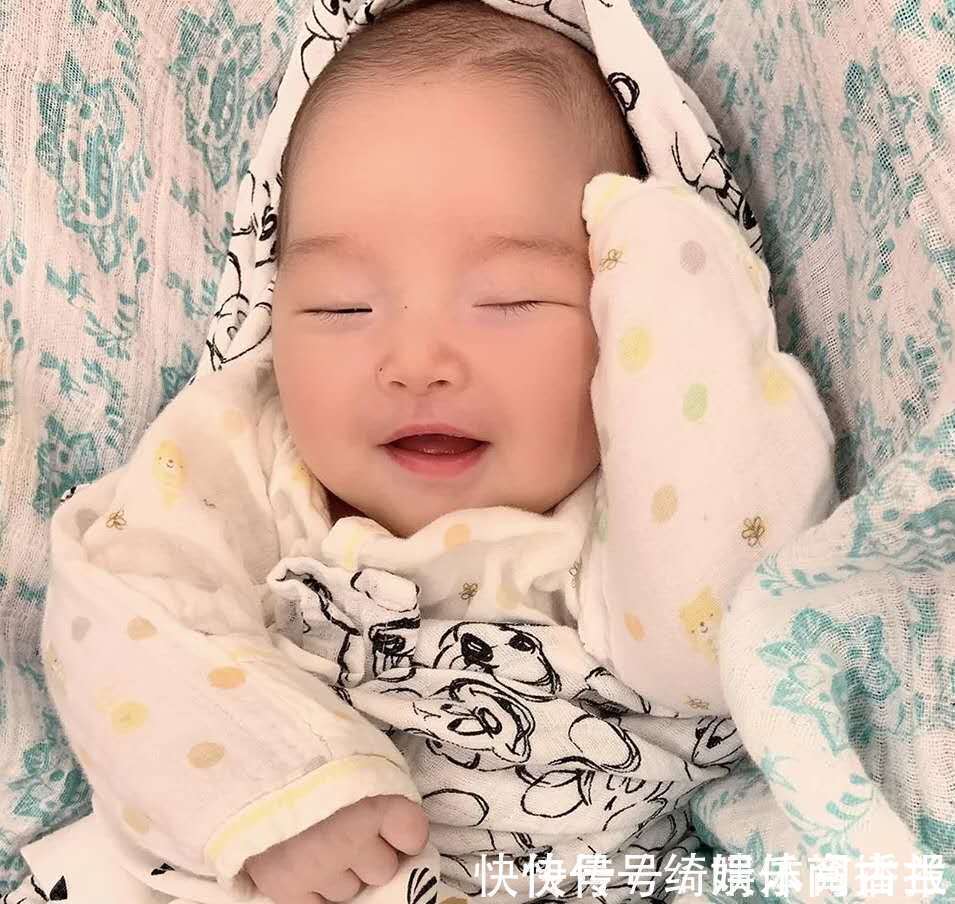 宝宝|大脑发育好的宝宝,睡觉时常有“反常举动”,只占一个就足够