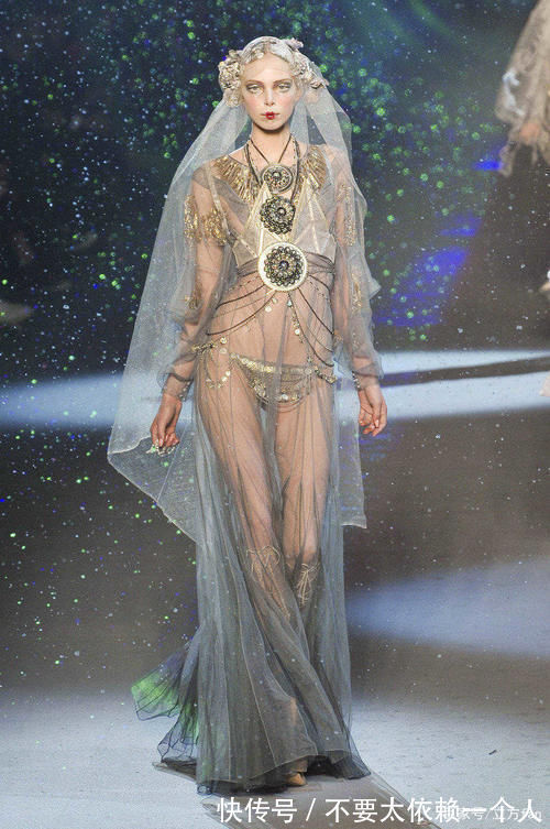 微微一笑@圣母泪妆为什么那么火怜悯众生的高级妆容