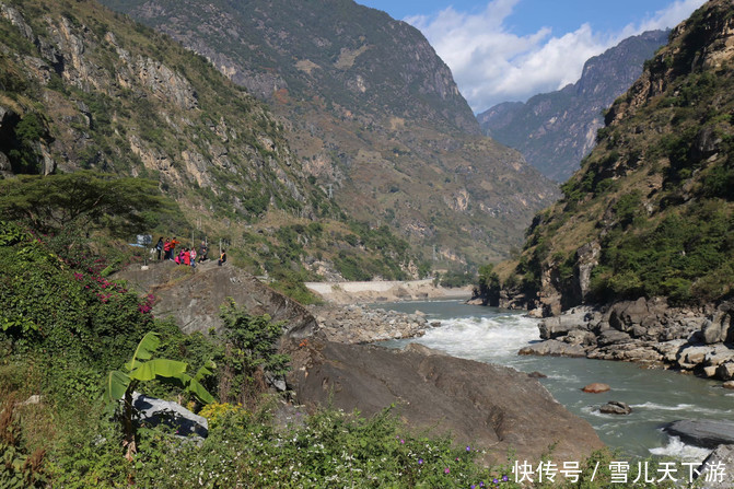 怒江峡谷内素有，十里不同天，万物在一山，之说