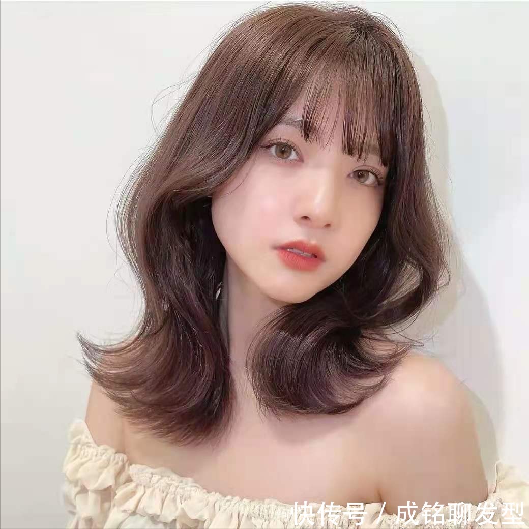 羊毛卷|入秋后很火的发型发色,显白瘦脸让你颜值爆表,时髦精们请收藏