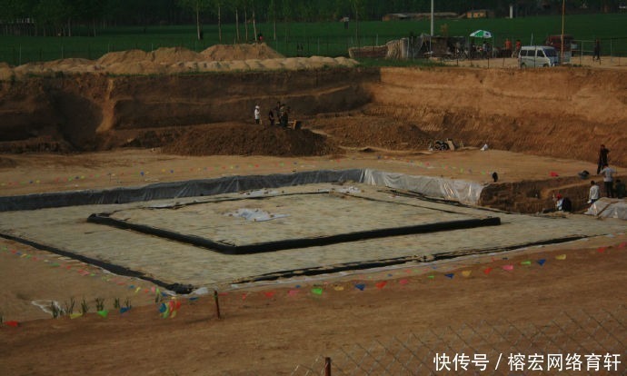 专家们#古庙下冒出一阵阵香气,考古队连忙勘察,专家:里面有皇太后陵墓