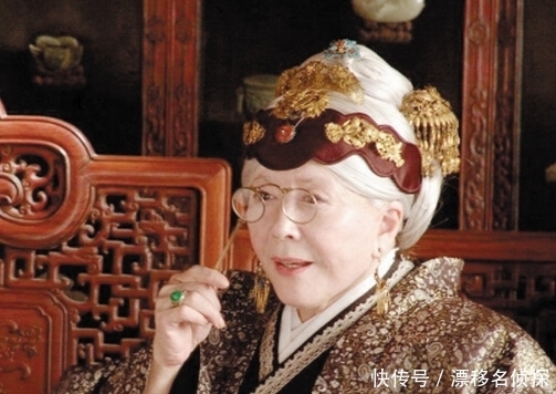 贾珍|一向强势的贾母内心有多自卑?太医面前的一套书,暴露出答案