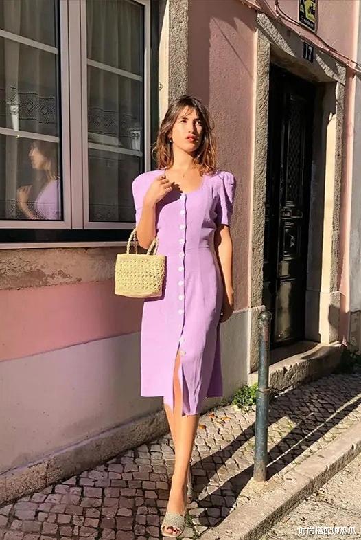 别总穿黑白灰了,今夏流行这个“紫”,时髦显白很高级