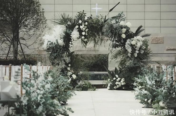 叮叮当当|新人是基督教徒,于是有了这场神圣而赋有信仰的白绿色系婚礼