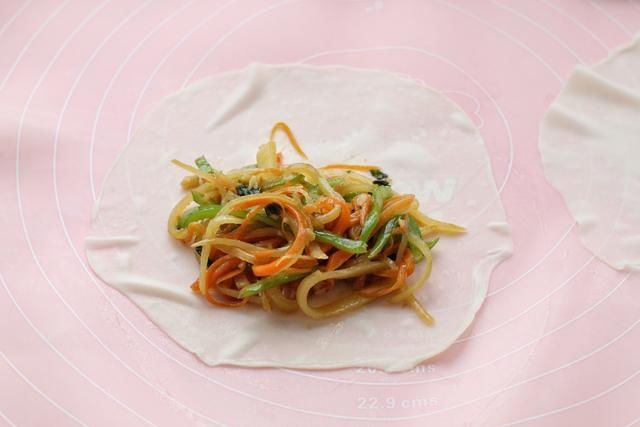 酥脆|懒人版土豆丝盒子,皮薄如纸酥脆美味,无需揉面小白也能轻松搞定