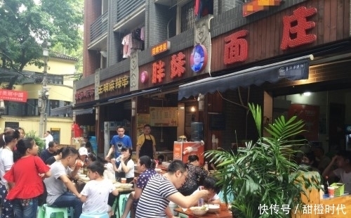 这家|这家面馆牛:开业20年,生意火爆,不开分店,徒弟却开店上千家