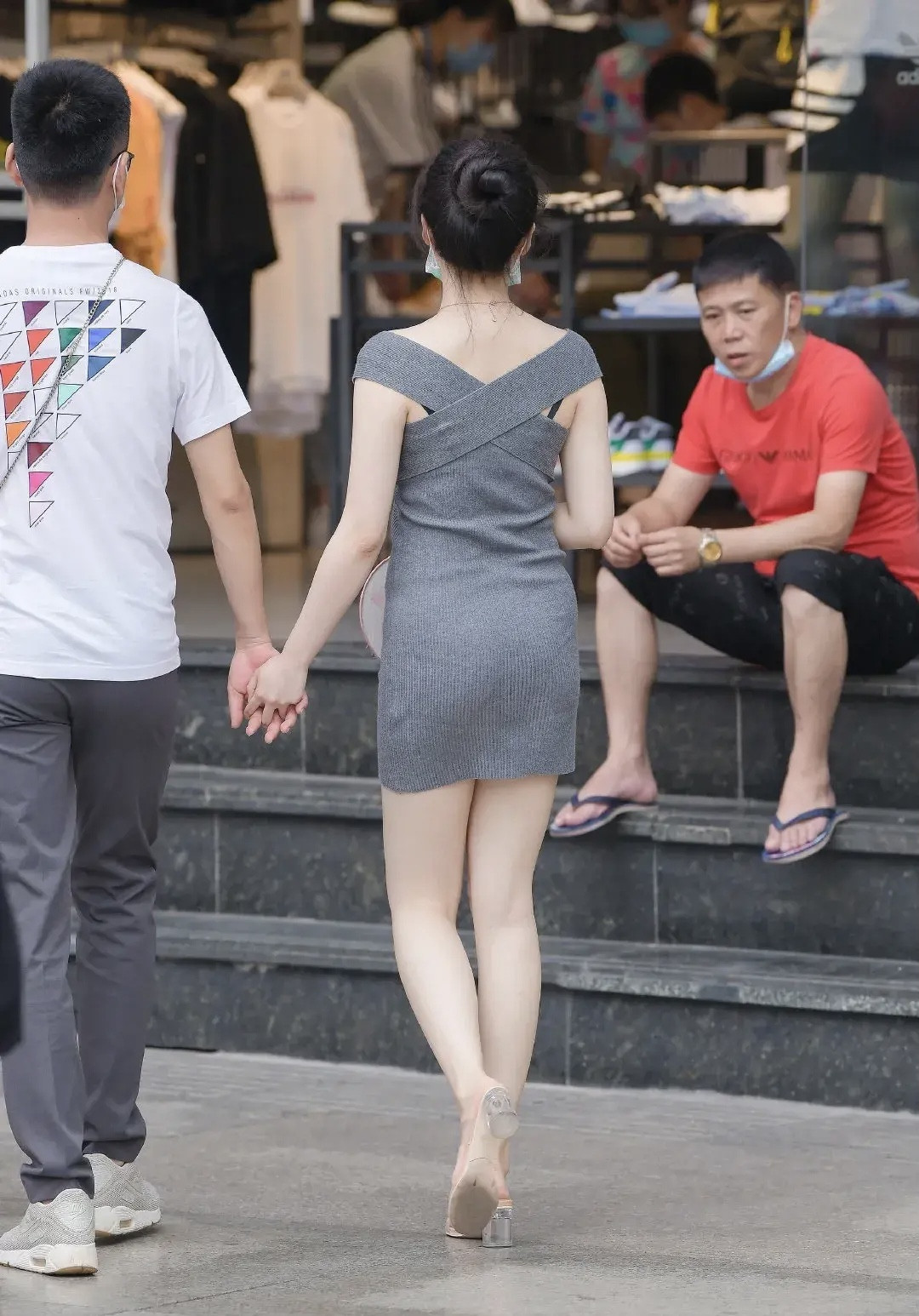 优雅的包臀裙, 由于其独特的设计理念和剪裁风格, 非常的凸显身材