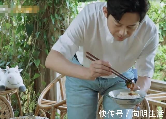 饭量|趁着蘑菇屋没来客人,四人盛一大碗米饭也不怕剩饭,何炅饭量引热议