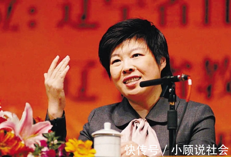 扁鹊@56岁的于丹,走到今天这一步,午夜梦回时她是否后悔过