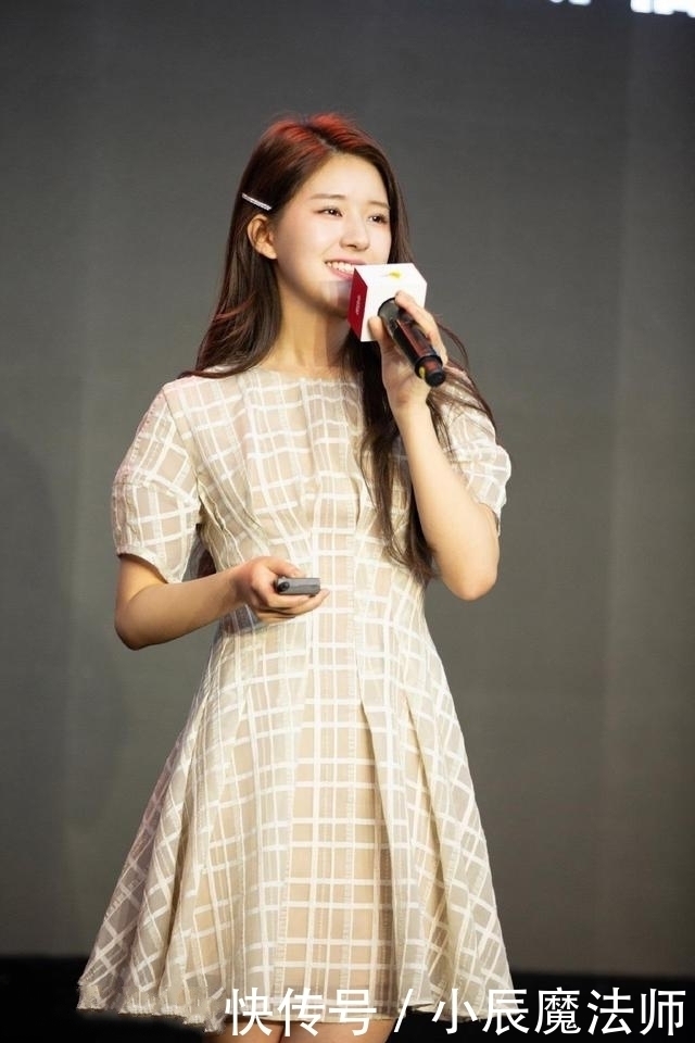 炸街穿搭,长筒靴搭配打底裤,轻松穿出时尚达人气质