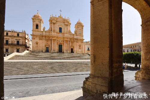 地标|意大利“隐世古城”，巴洛克建筑遍布全城，最美地标是“阳台”