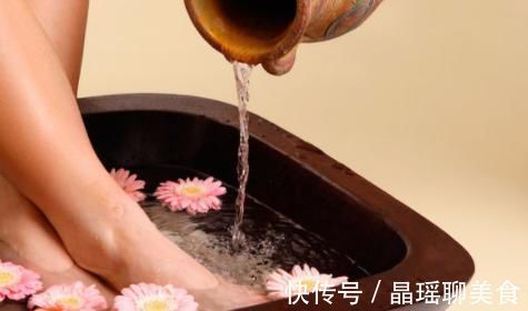 足部|泡脚时加厨房这一调料,7种疾病不敢再靠近!早知道省很多钱!