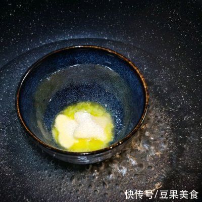 黄油烤南瓜|让你停不下筷子的蘑古力黄油烤南瓜