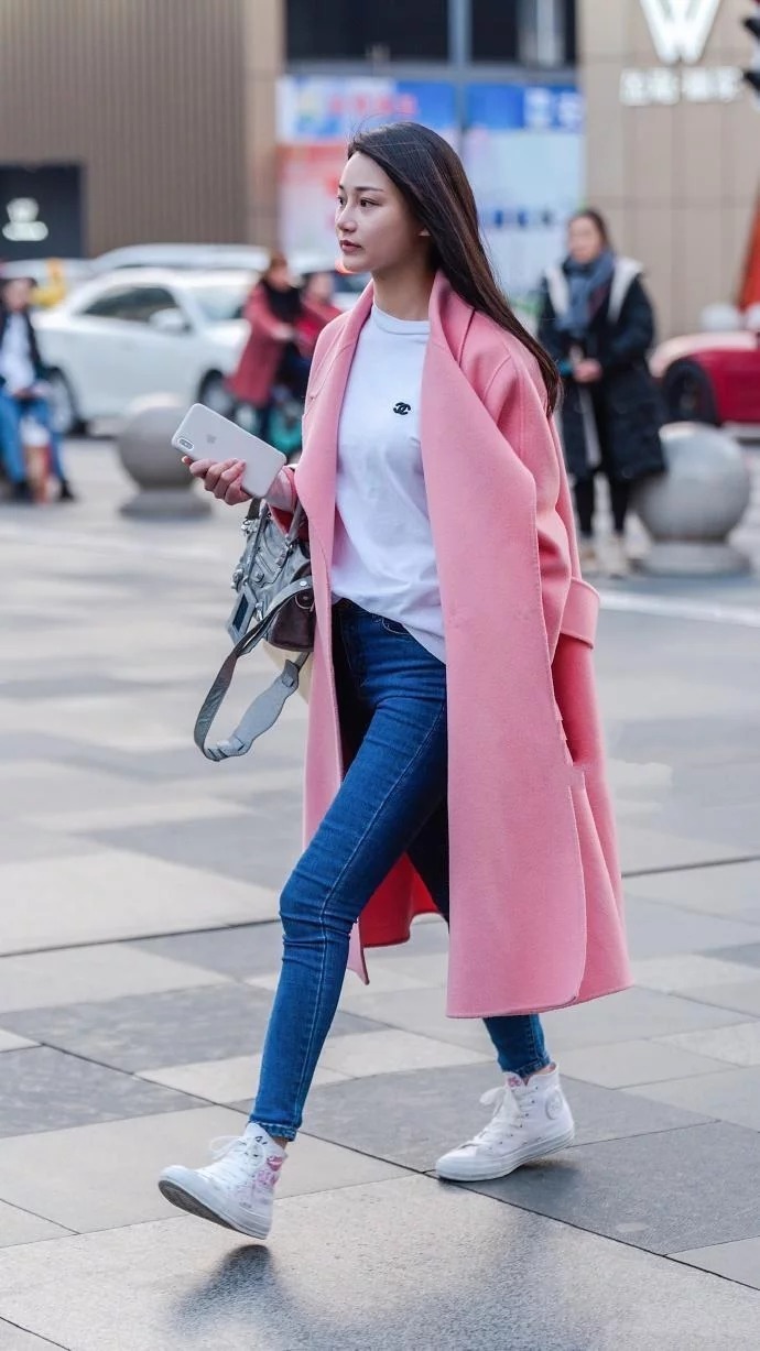 街拍:黄色的秀发,小姐姐时尚靓丽,清新可人