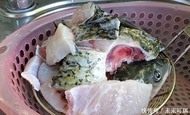 超过|草鱼这种做法你吃过吗?我家一周做3次,饭店都吃不到,超过瘾