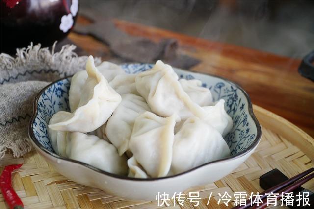 饺子|做白菜馅饺子,调馅时多加一步,白菜不出水,不缩成团,饱满多汁