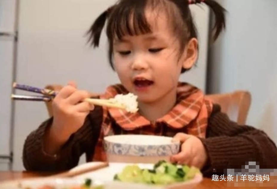 蔬菜|父母别再买“甲醛菜”给孩子吃，高温水都洗不净，对孩子健康有害