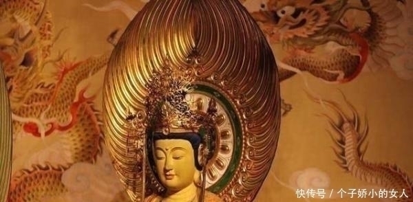 佛像!为何烧香时只点三根香,看后才明白,老祖宗留下来的规矩并不简单