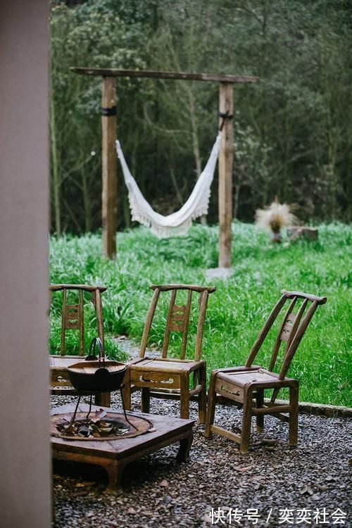 草木|他归隐山林，租了栋800㎡废弃三合院，改造后，却让网友羡慕不已