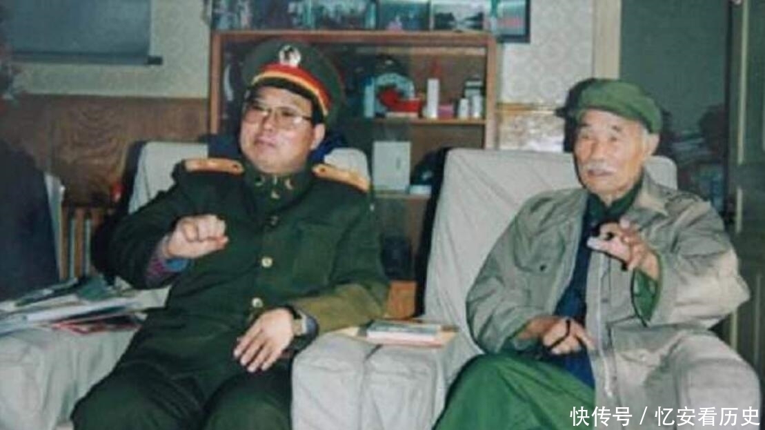 看望|开国中将来军区看望战友,卫兵将其拦下:专车都没有,还自称将军