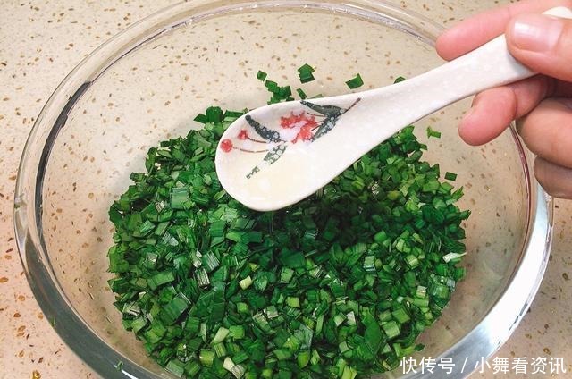 怪味|调韭菜馅,最忌放这4种调料,很多人不懂,难怪不鲜也不香