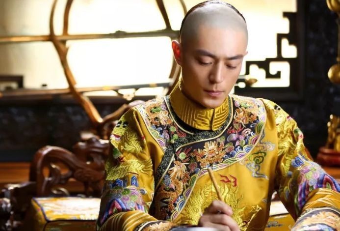 侍卫|乾隆在路边吃瓜,说瓜农的瓜很甜,拐弯没走多远突然下令处死瓜农!