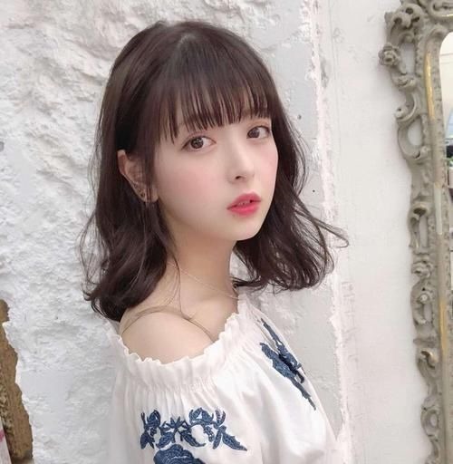 减龄 羊毛卷已经“失宠”,今年流行这种发型,减龄又洋气满满高级感