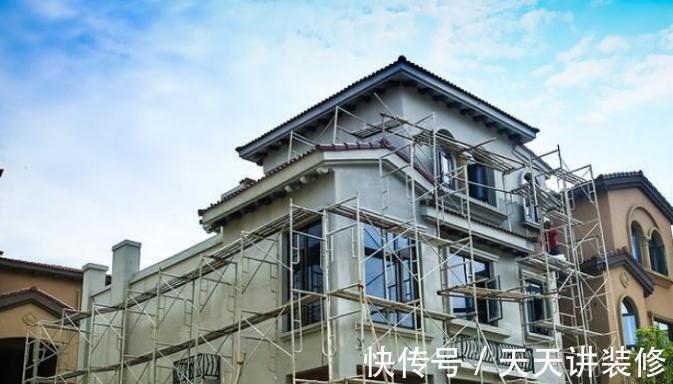 农村|农村外墙贴“瓷砖”好还是喷“真石漆”好?过来人:切勿盲目跟风