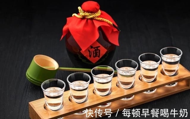 高血脂患者|76岁退休医生，研究血脂多年，建议：少吃3种食物，血脂或许稳定