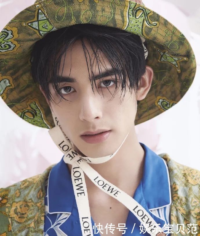 双眼皮、一字眉已经过时了,现在的美女标准是这样……