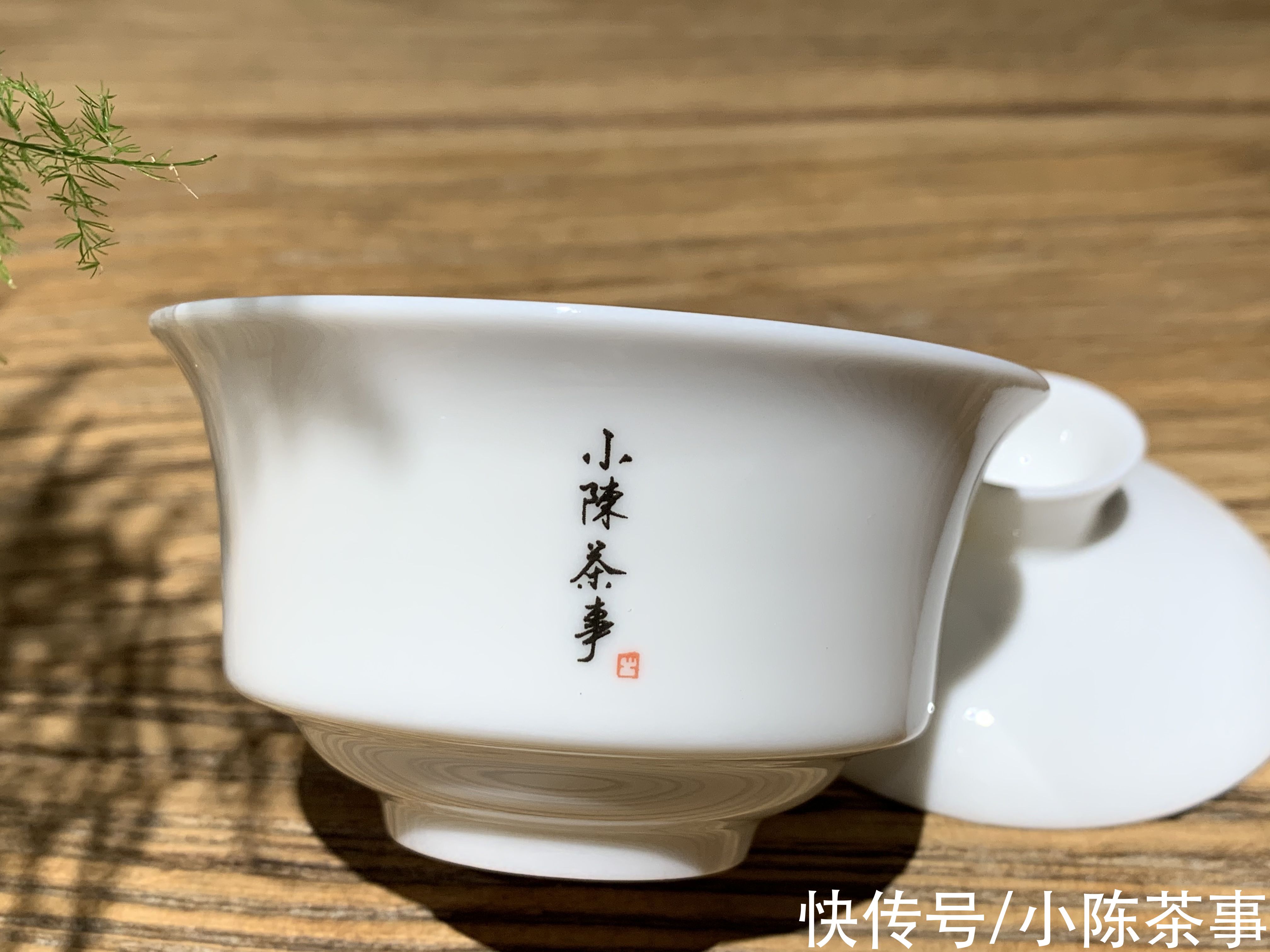 茶汤|白茶适合用什么茶具冲泡？盖碗、玻璃杯，还是紫砂壶？