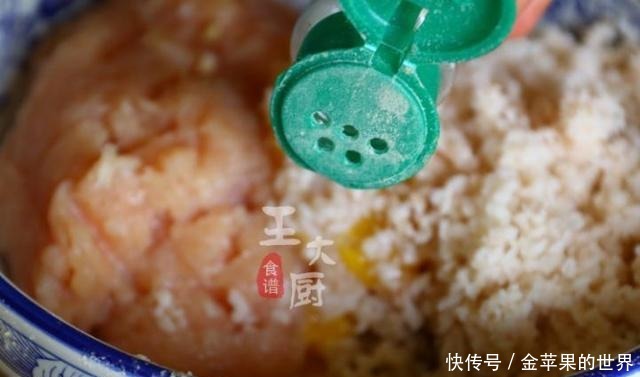 蒸莲藕鸡胸肉丸子这样做,超入味,一口一个,还不用担心长肉