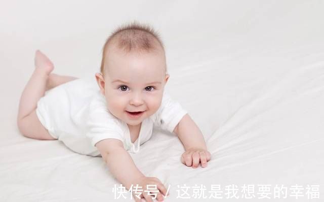 宝宝|每天锻炼宝宝抬头好处多，不但可以锻炼颈部力量还有助智力发展