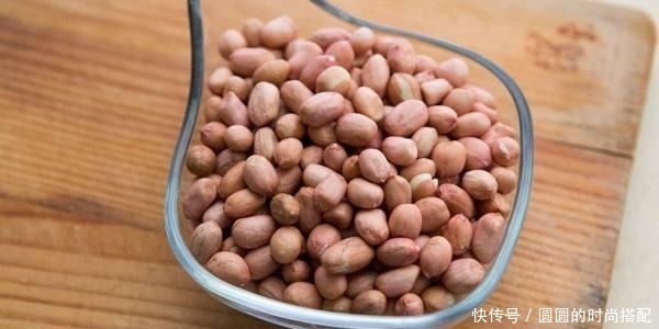 白花钱|买花生米时,遇到这3种不要买,口感差营养少,别再买错了白花钱