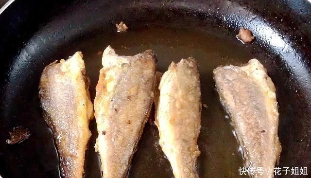 小黄鱼干煎后加一步,变身咸鲜微辣色香诱人的干烧小黄鱼