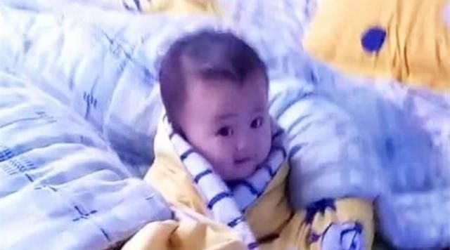 小王|妈妈“抢时间”干活,被宝宝“爱意表情”萌到,直呼孟婆汤掺水了