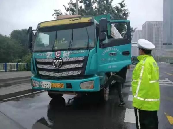 查处|中秋假期，在雨中邂逅他们……