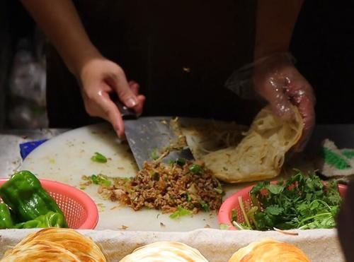 网红店|网红店做肉夹馍,12元一个每人只能买两块儿,食客:真想天天都吃