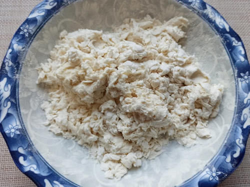 面粉新吃法,无需发面,开水一烫就搞定,个个鼓大泡,比油条还香